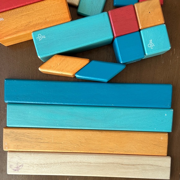 Tegu 24 piece magnetic Wooden Building Blocks set - Picture 5 of 8